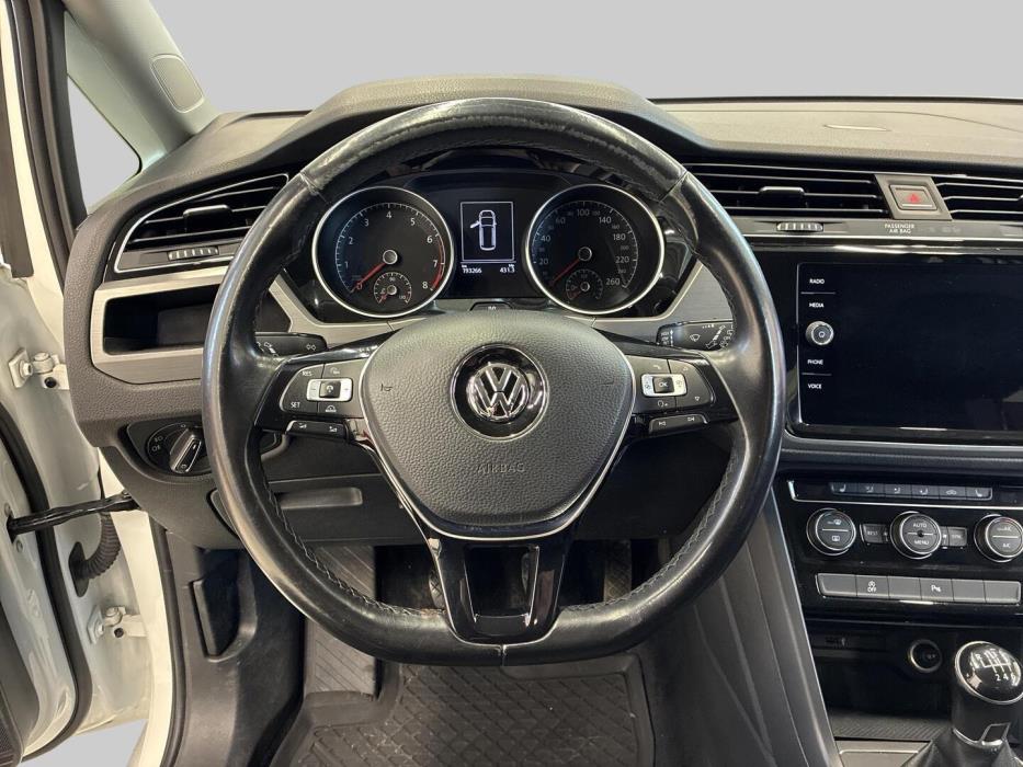 VOLKSWAGEN Touran 2018