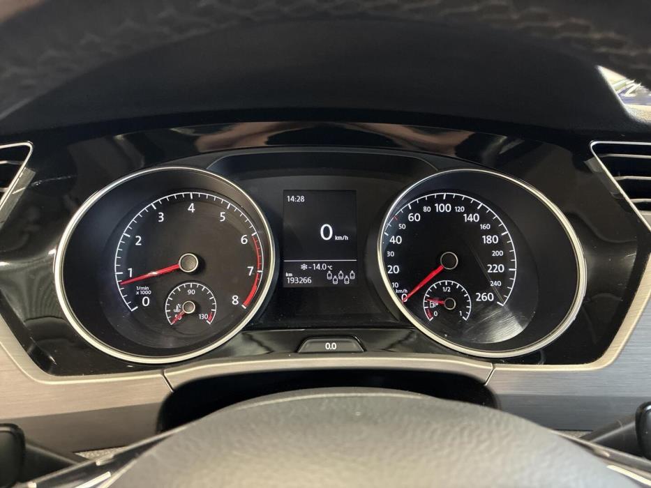 VOLKSWAGEN Touran 2018
