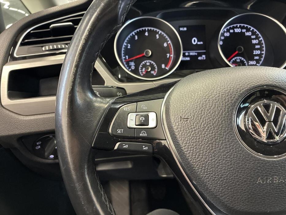 VOLKSWAGEN Touran 2018
