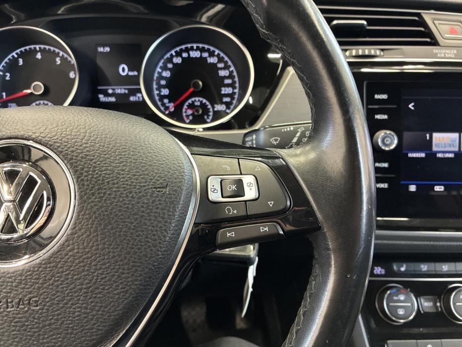 VOLKSWAGEN Touran 2018