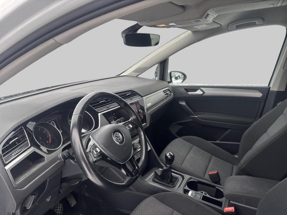 VOLKSWAGEN Touran 2018