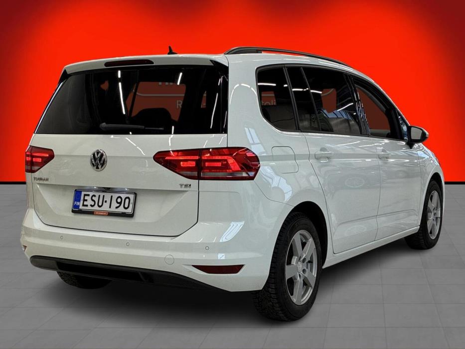 VOLKSWAGEN Touran 2018