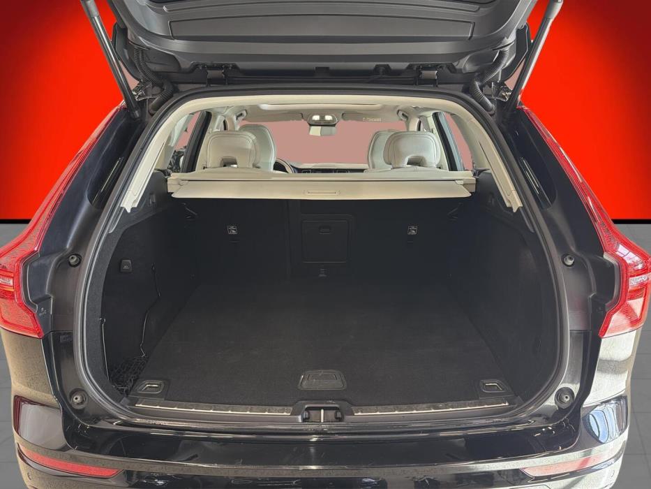 VOLVO XC60 2023