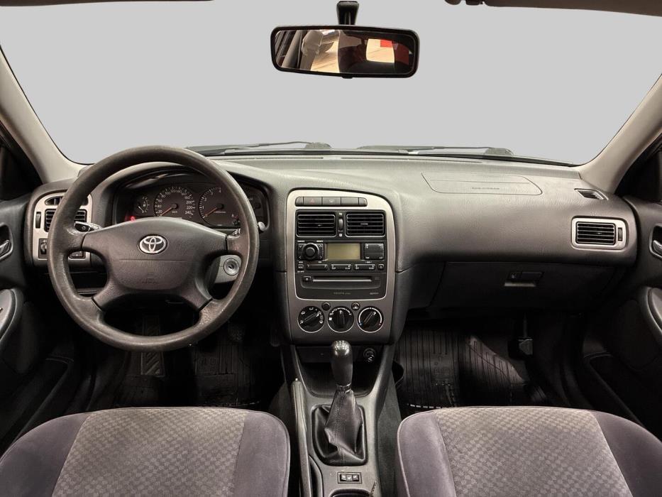 TOYOTA Avensis 2002