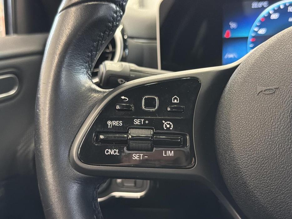 MERCEDES-BENZ A 2020