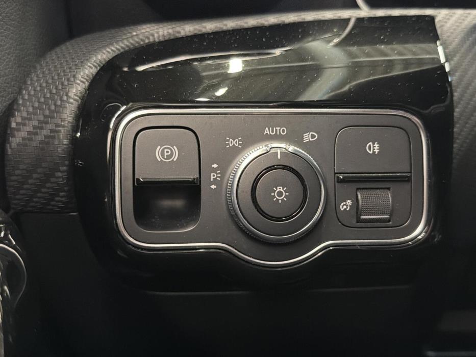 MERCEDES-BENZ A 2020