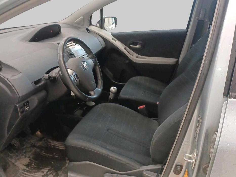 TOYOTA Yaris 2008