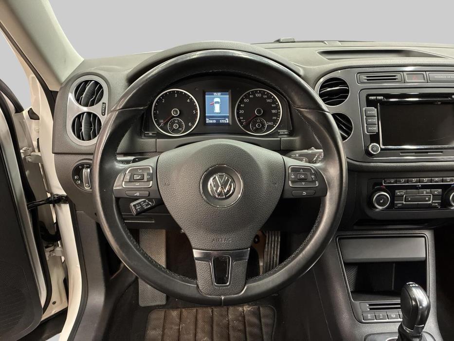 VOLKSWAGEN Tiguan 2011