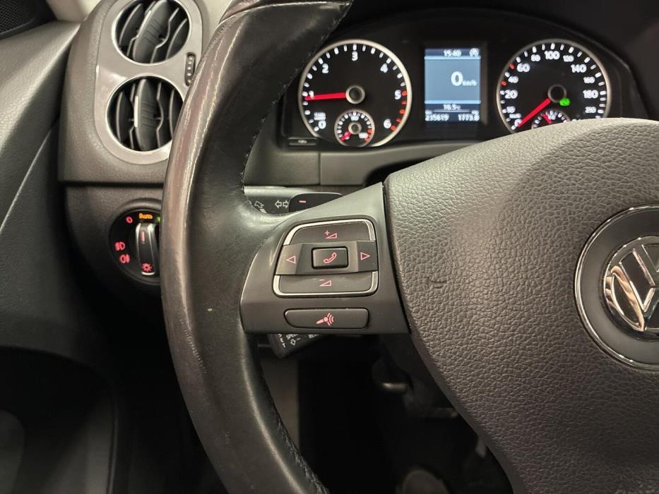 VOLKSWAGEN Tiguan 2011