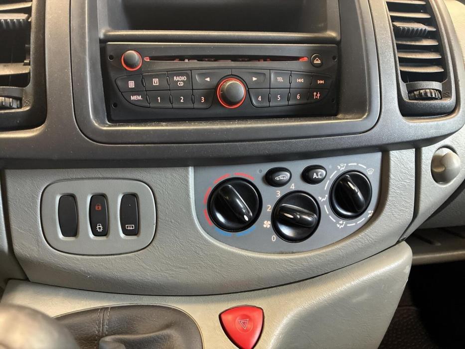 RENAULT Trafic 2013