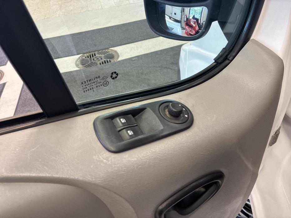 RENAULT Trafic 2013