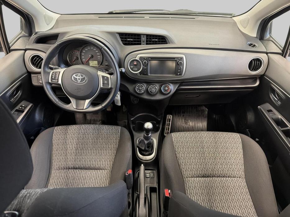TOYOTA Yaris 2013