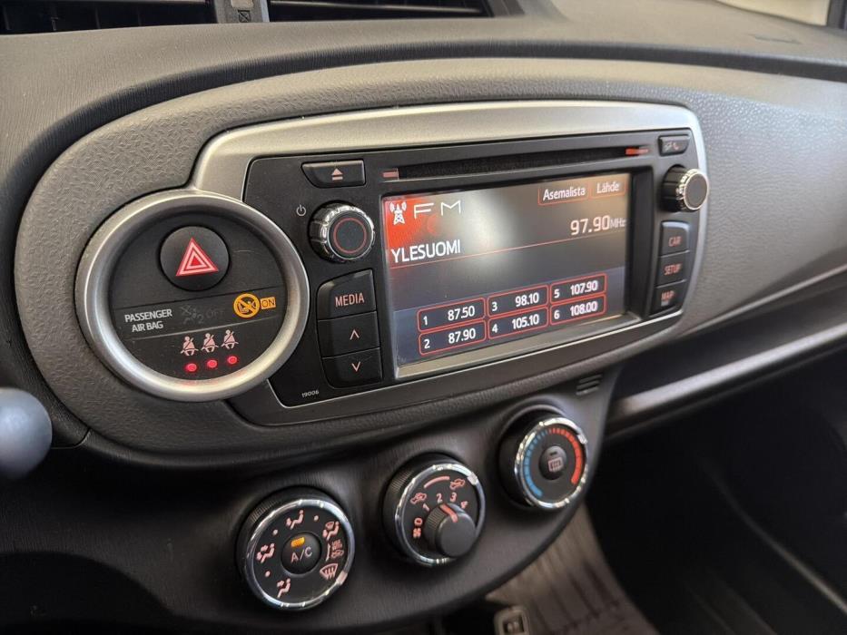 TOYOTA Yaris 2013