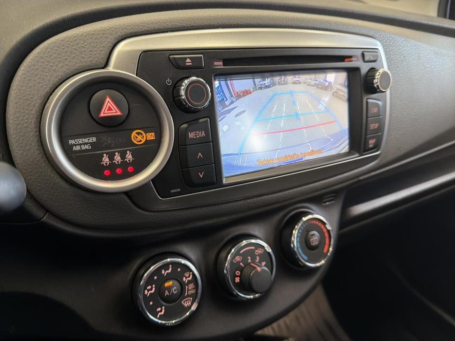 TOYOTA Yaris 2013