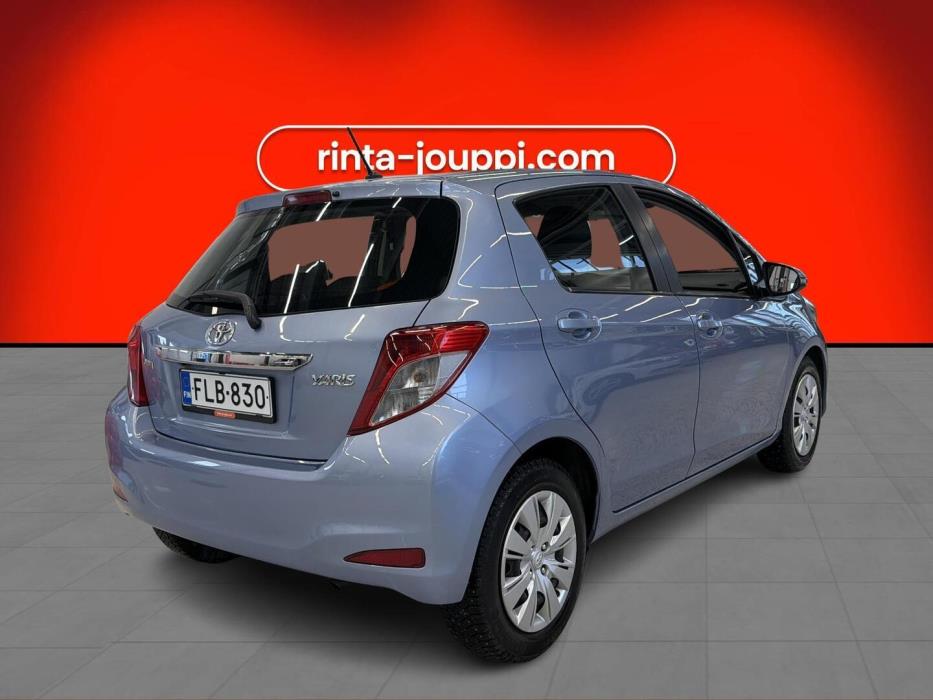 TOYOTA Yaris 2013