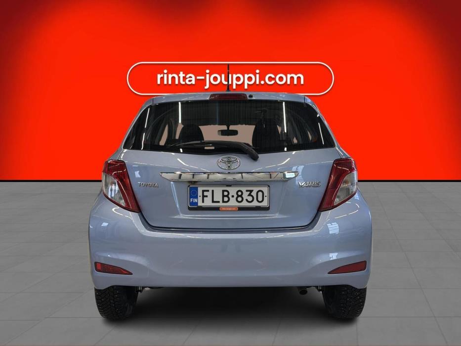 TOYOTA Yaris 2013