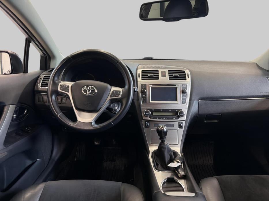 TOYOTA Avensis 2014