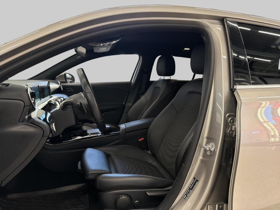 MERCEDES-BENZ A 2020