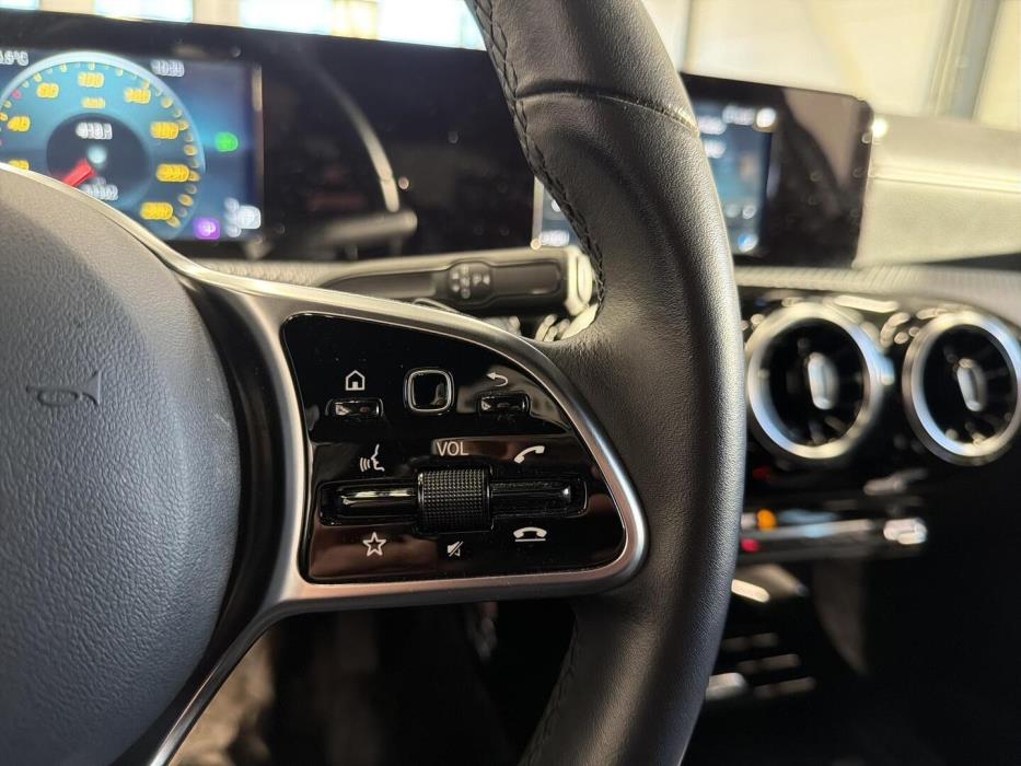 MERCEDES-BENZ A 2020