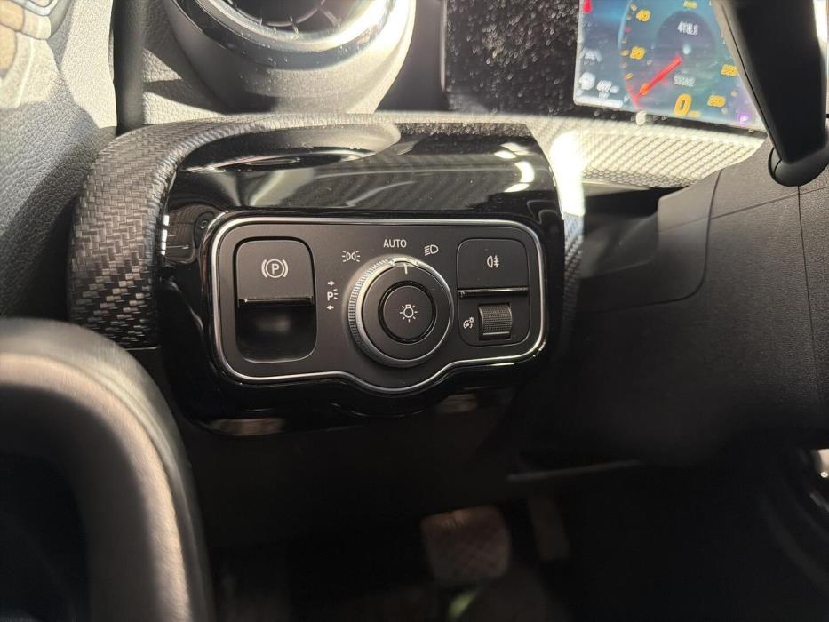 MERCEDES-BENZ A 2020