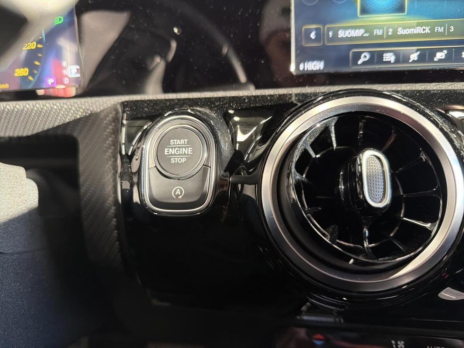 MERCEDES-BENZ A 2020