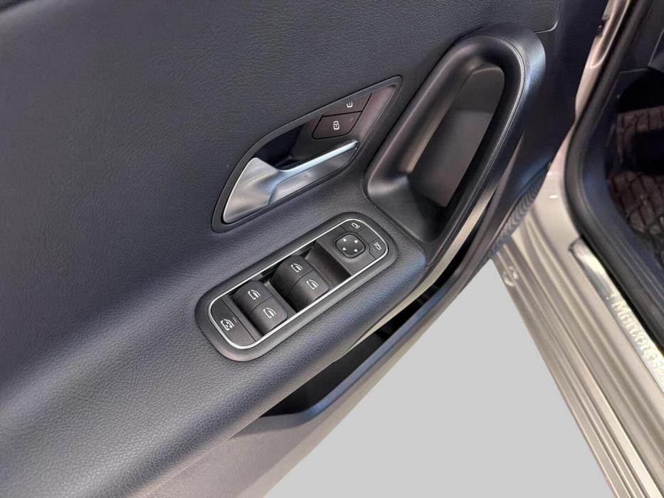 MERCEDES-BENZ A 2020