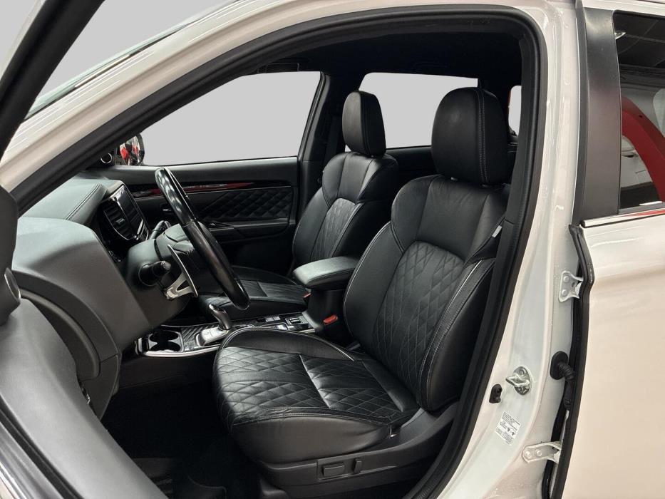 MITSUBISHI Outlander PHEV 2019