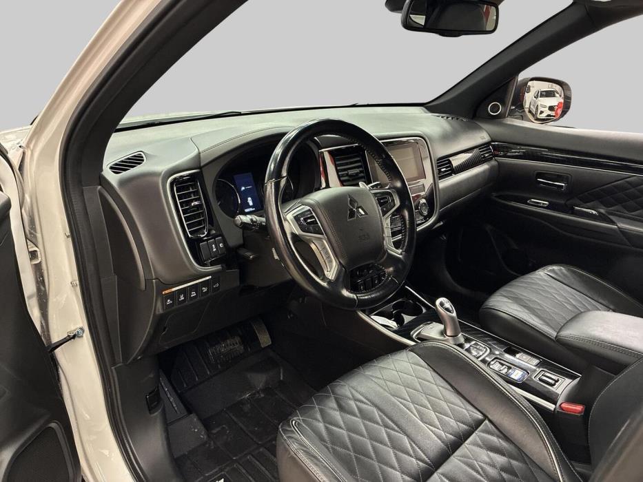 MITSUBISHI Outlander PHEV 2019