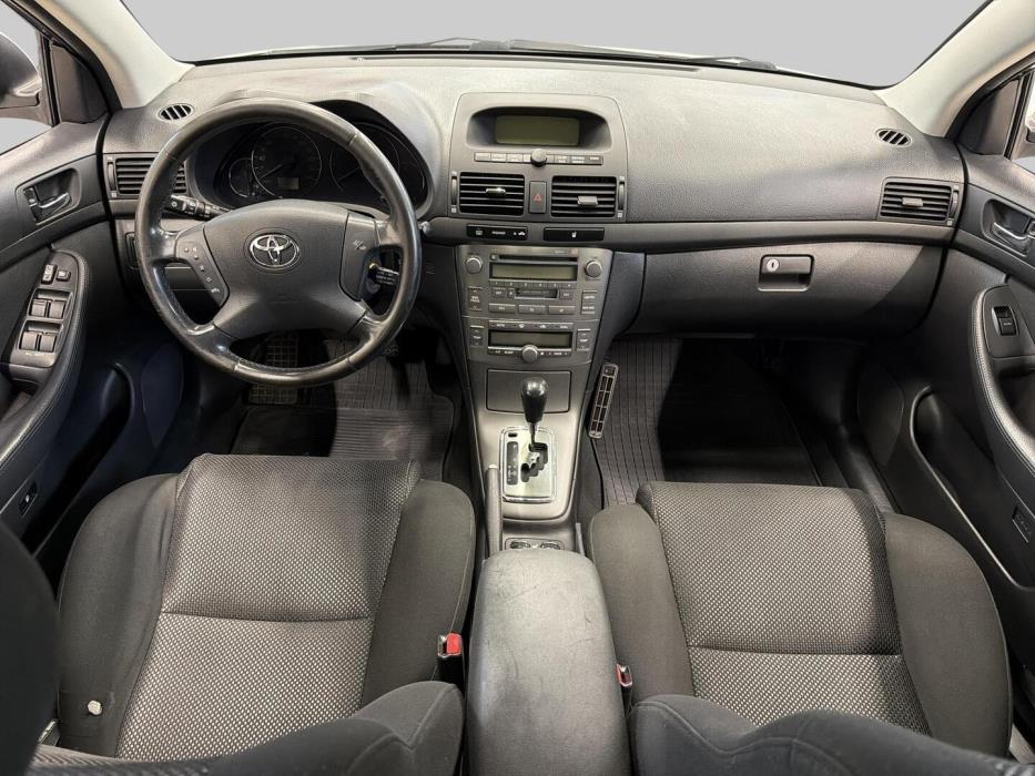 TOYOTA Avensis 2005
