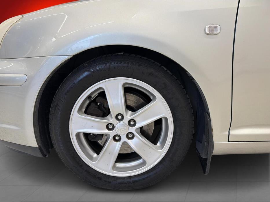 TOYOTA Avensis 2005