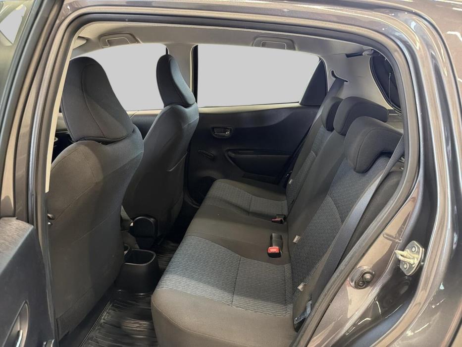 TOYOTA Yaris 2012