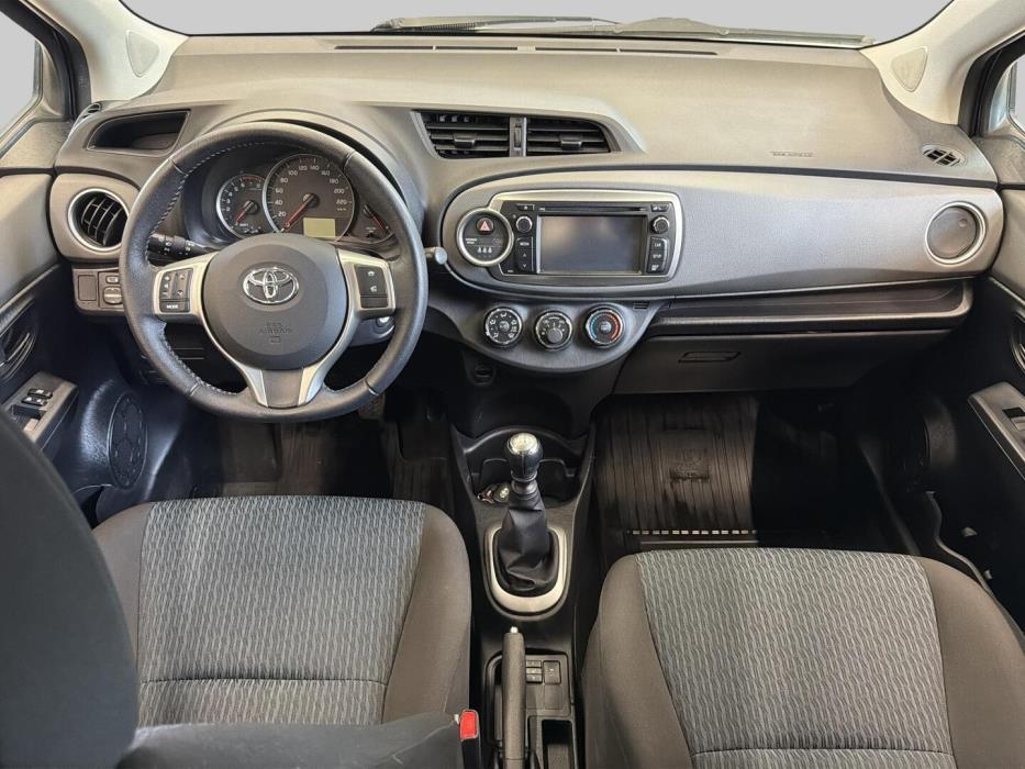 TOYOTA Yaris 2012