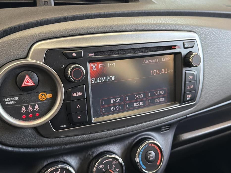 TOYOTA Yaris 2012