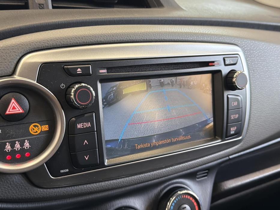 TOYOTA Yaris 2012