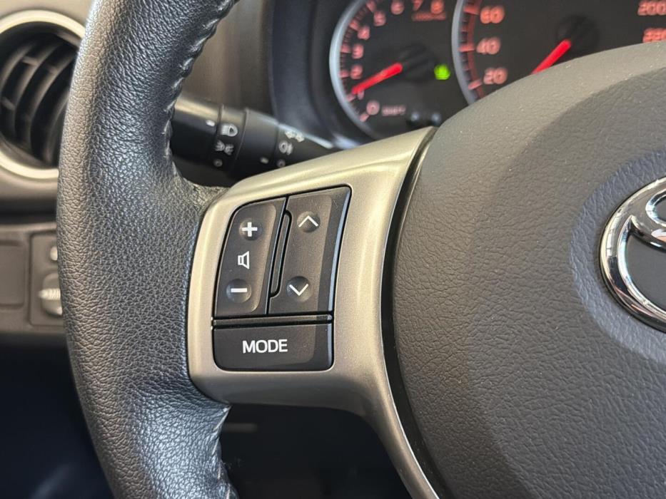 TOYOTA Yaris 2012