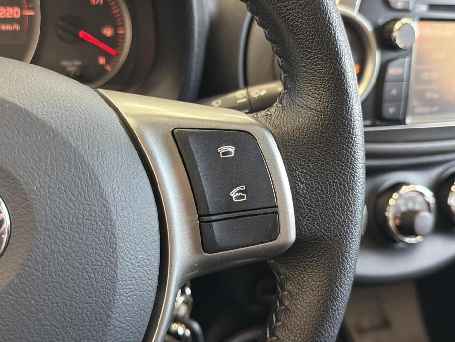 TOYOTA Yaris 2012