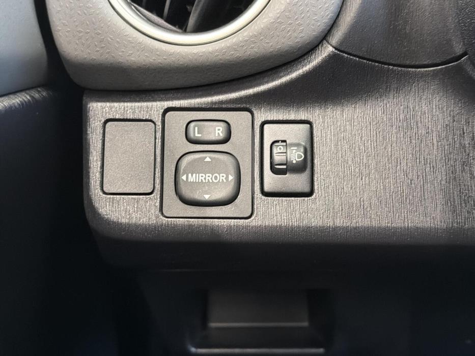 TOYOTA Yaris 2012