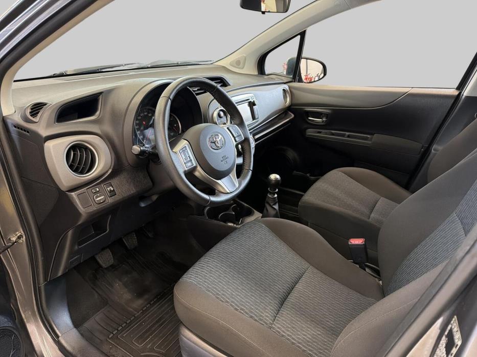 TOYOTA Yaris 2012