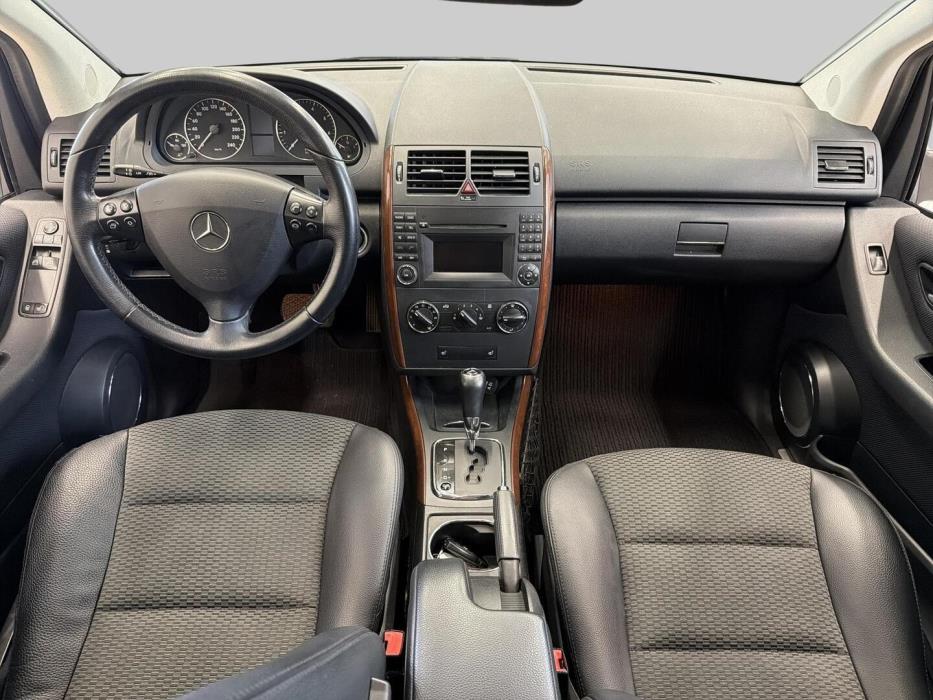MERCEDES-BENZ A 2010