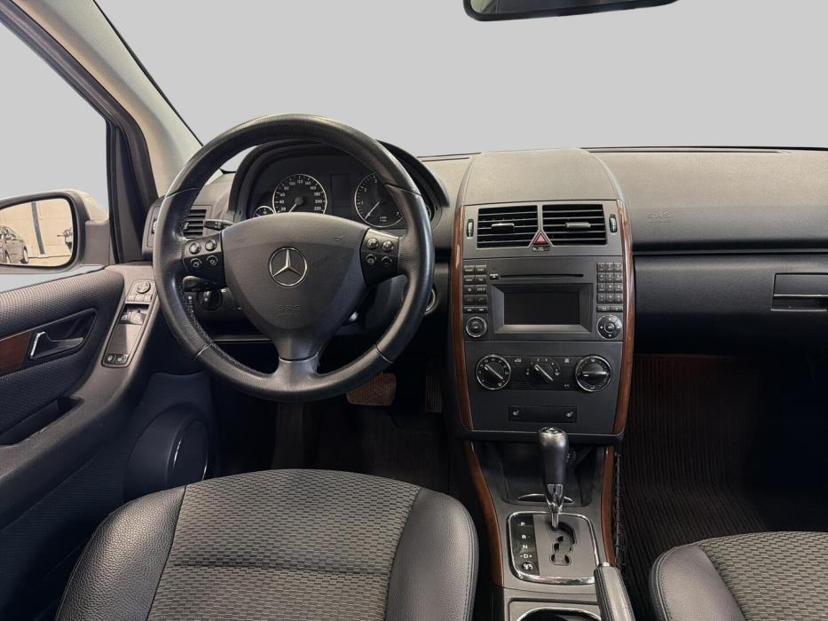 MERCEDES-BENZ A 2010