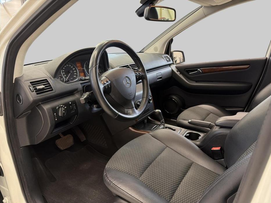 MERCEDES-BENZ A 2010