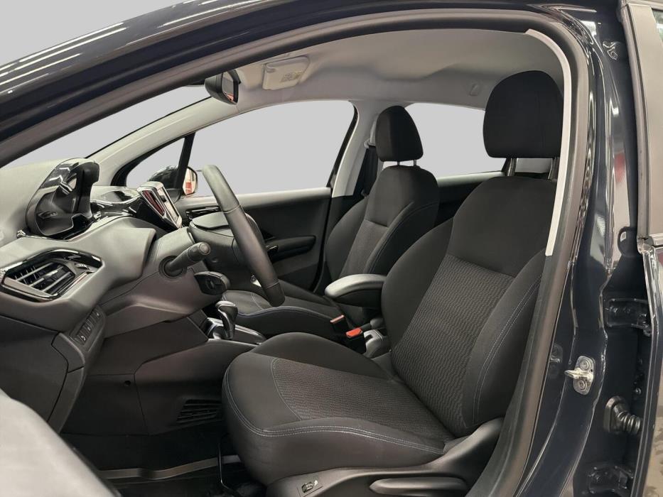 PEUGEOT 208 2018