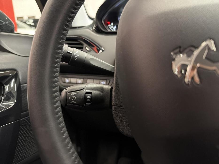 PEUGEOT 208 2018