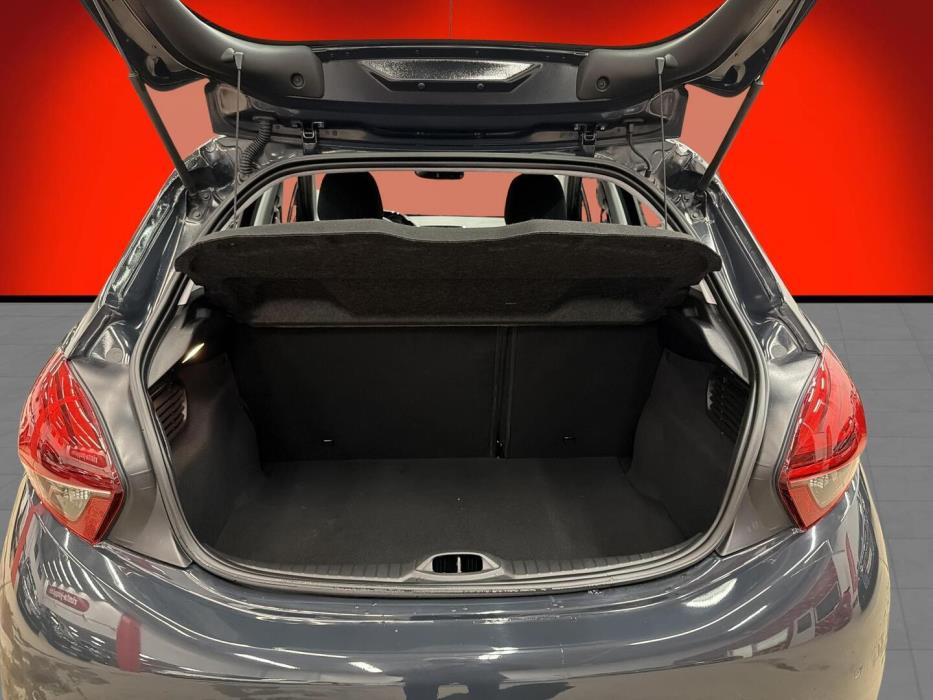 PEUGEOT 208 2018