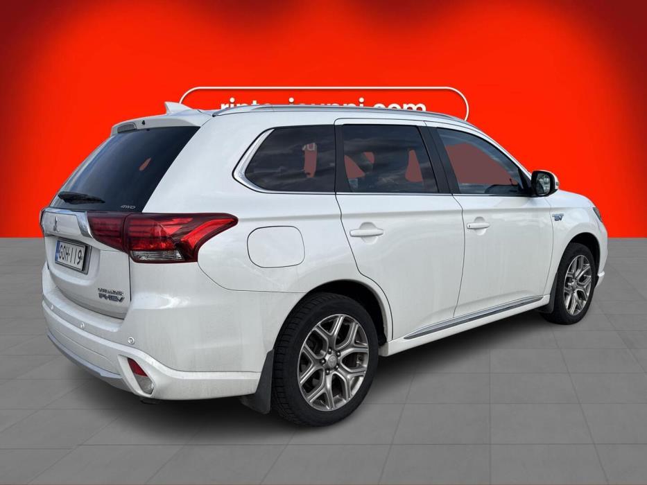 MITSUBISHI Outlander PHEV 2015