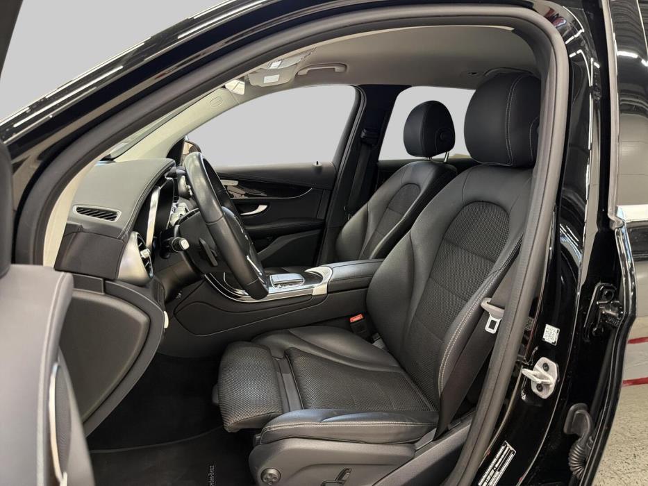MERCEDES-BENZ GLC 2022