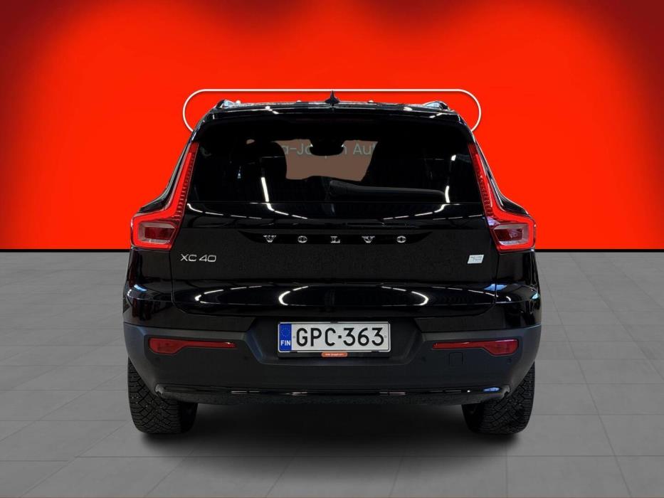 VOLVO XC40 2023