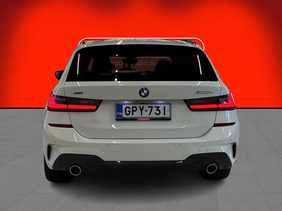 BMW 330 2021