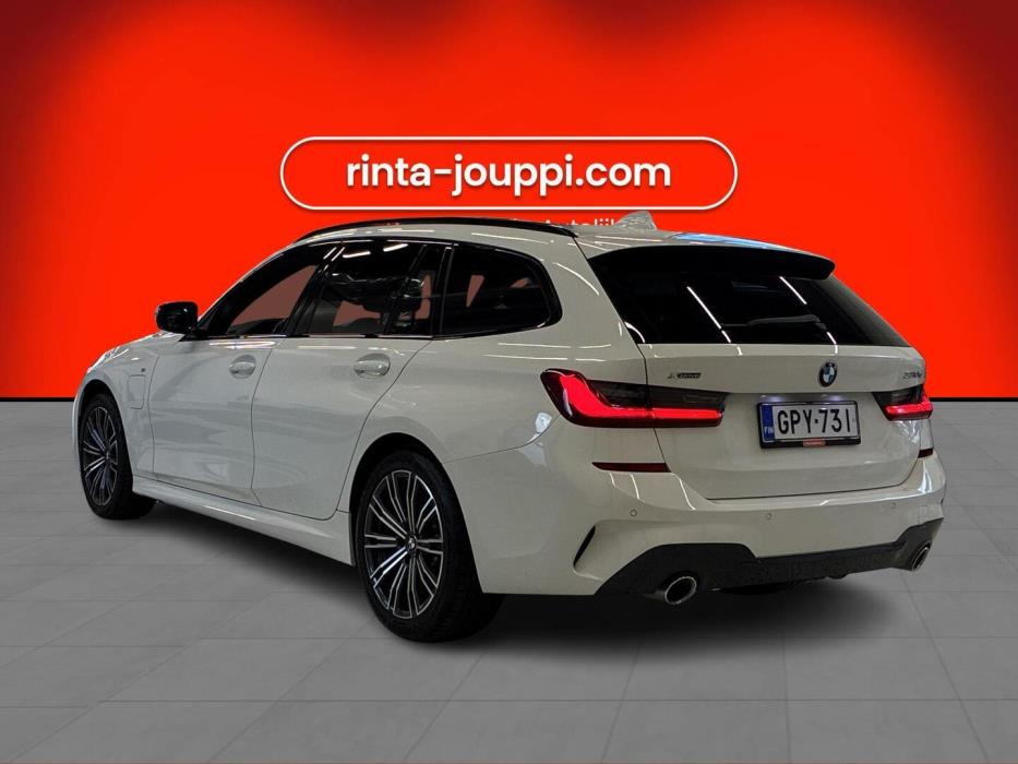 BMW 330 2021