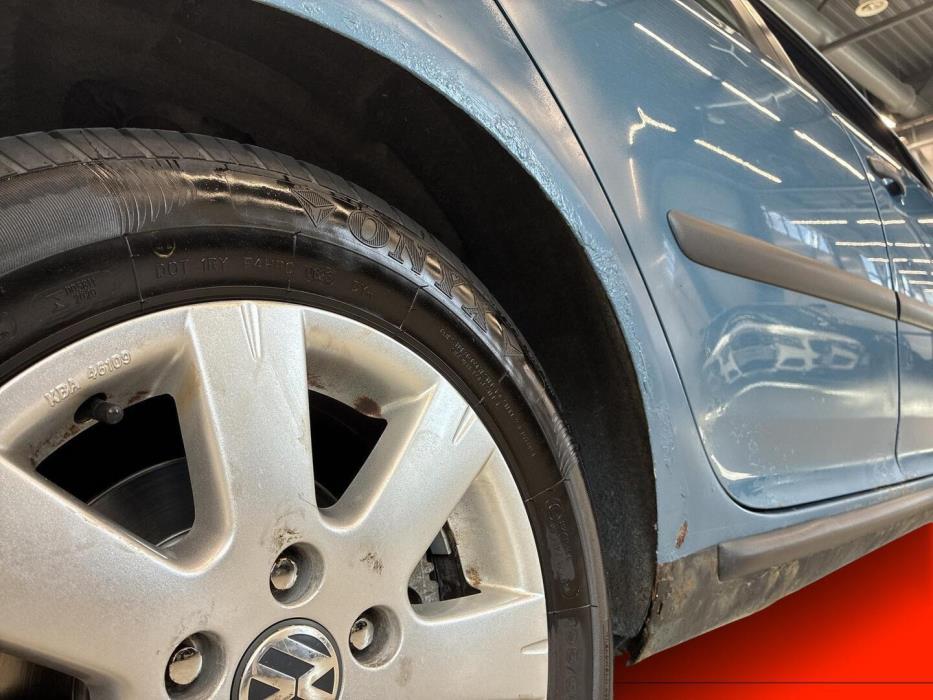 VOLKSWAGEN Golf 2006